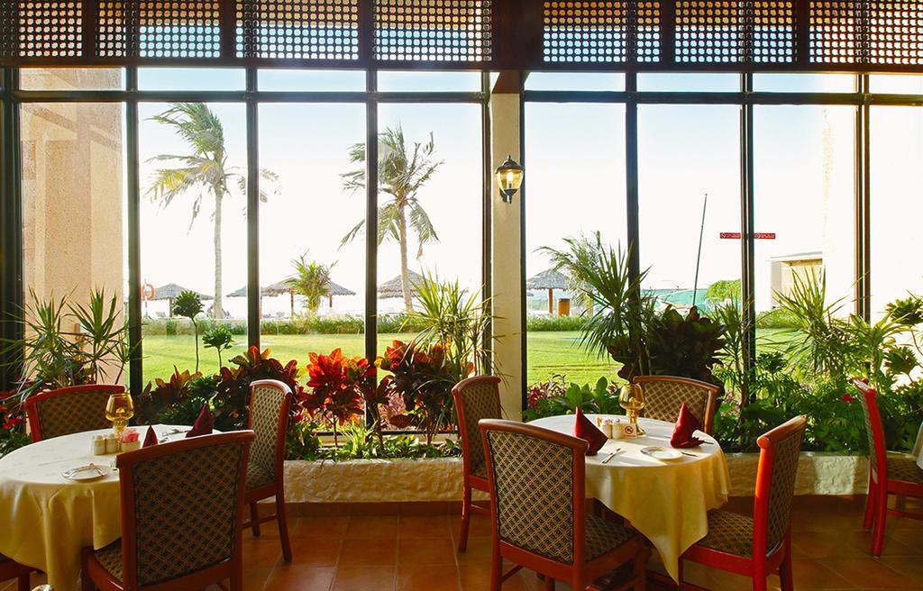 Lou'Lou'A Beach Resort Шарджа Екстериор снимка