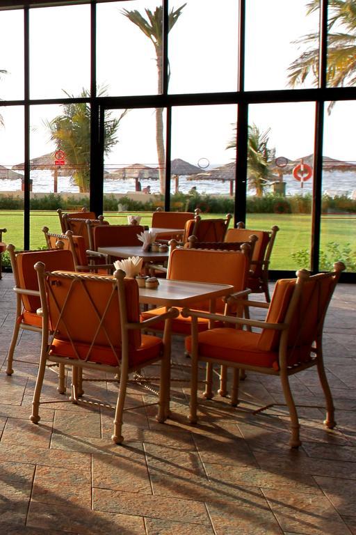 Lou'Lou'A Beach Resort Шарджа Екстериор снимка
