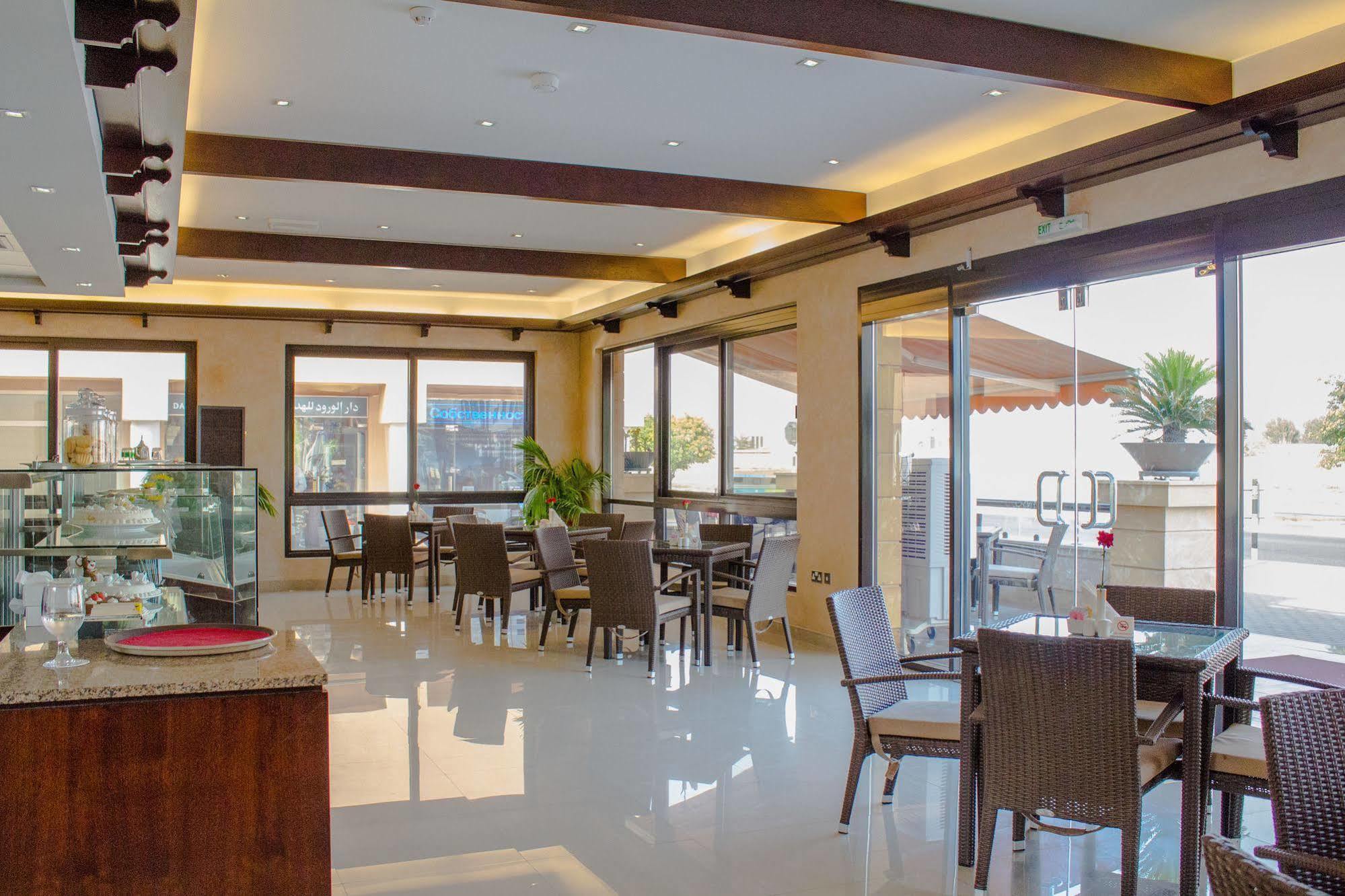 Lou'Lou'A Beach Resort Шарджа Екстериор снимка
